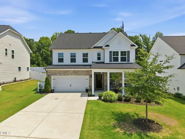 121 Highland Forest Dr, Fuquay Varina, NC 27526