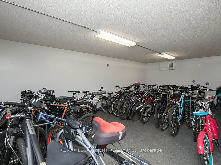 71 Vanier Dr #110 — Photo 31