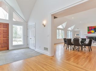 12 Pin Oak Ln, Cos Cob, CT 06807