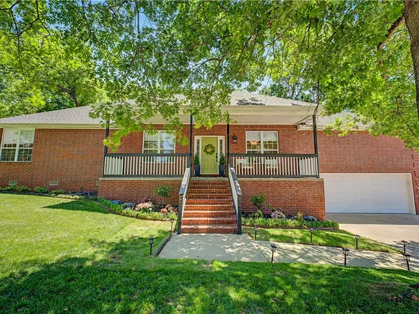 2819 N Prince William Dr, Fayetteville, AR 72703