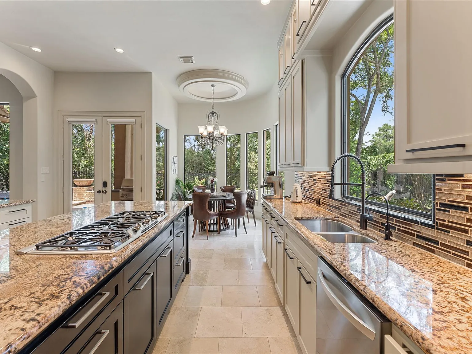 4 bed, 4.5 bath, 4414 sqft, $12,500 — Photo 4