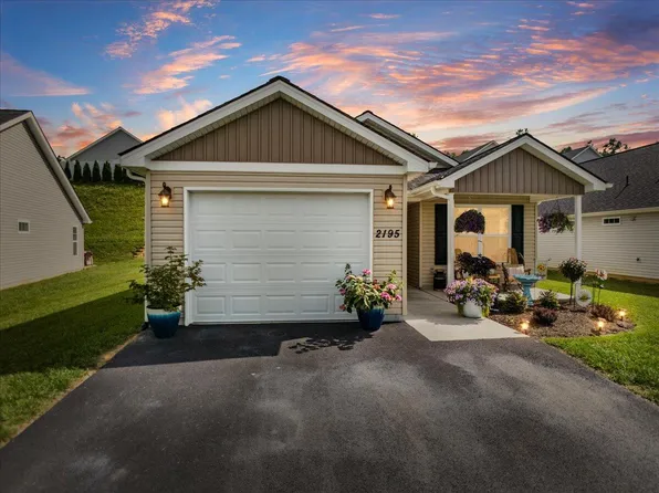 2195 Glade Dr SE, Christiansburg, VA 24073