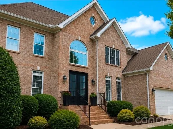 8921 Whittingham Dr, Waxhaw, NC 28173