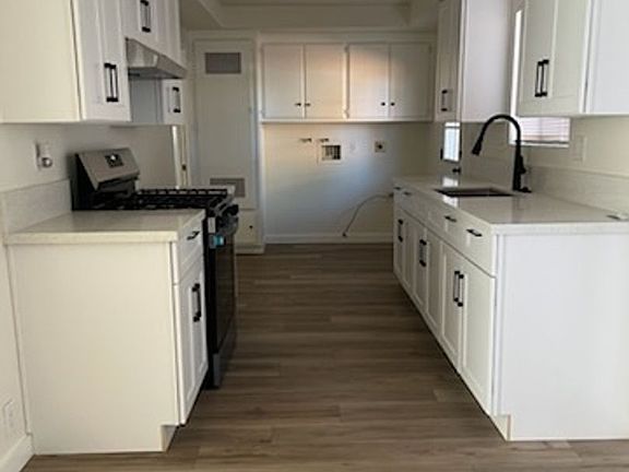 5th image of 722 Evergreen St