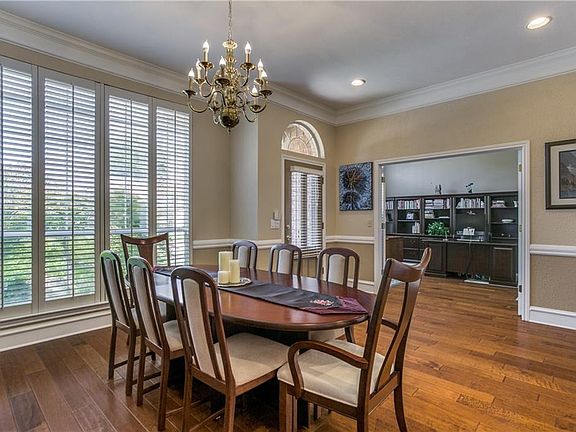 4th image of 2820 Redfield Dr