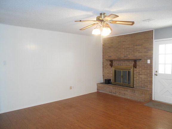 4th image of 2713 Custer Ave