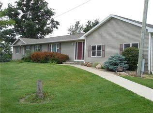5518 Fairchild Rd, Walker, IA 52352