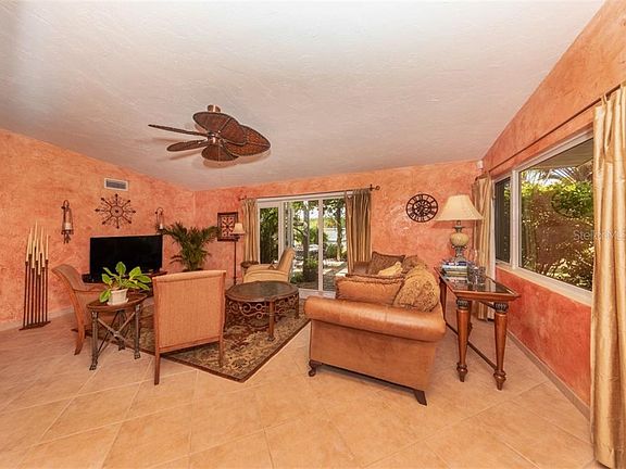 3rd image of 425 Bayshore Dr