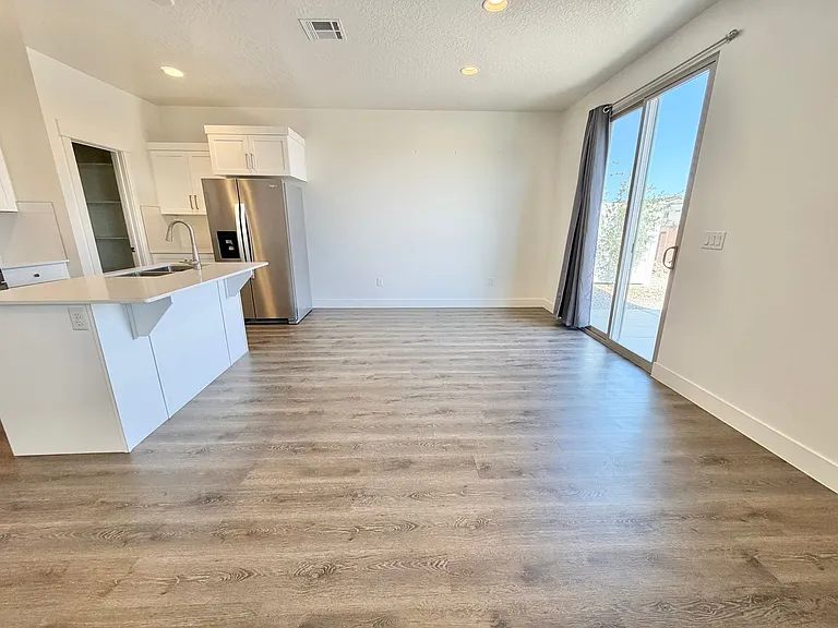 2375 E Luciano Ln — Photo 9