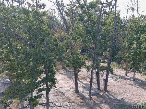 32 Tuscany Dr, Camdenton, MO 65020