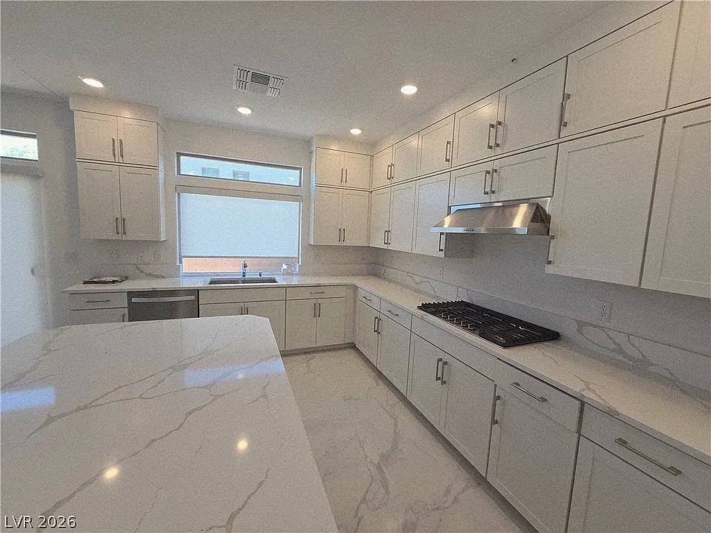 4 bed, 3.5 bath, 3000 sqft, $3,200 — Photo 3