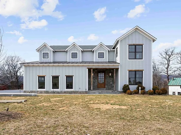 18336 Turnberry Dr, Round Hill, VA 20141