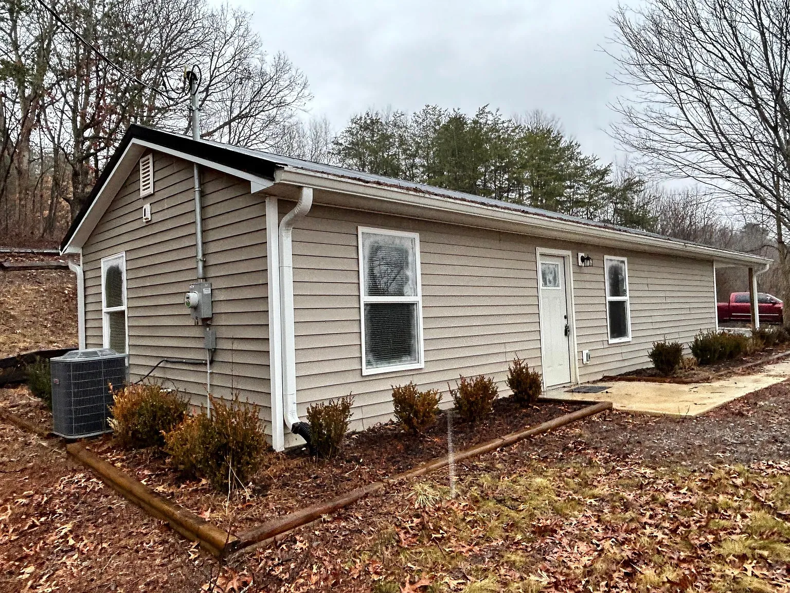 119 Tower Ln — Photo 3