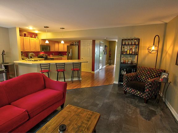 5th image of 469 Waverly Wood Dr