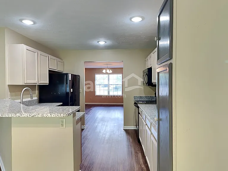 545 Foxglove Ct — Photo 3