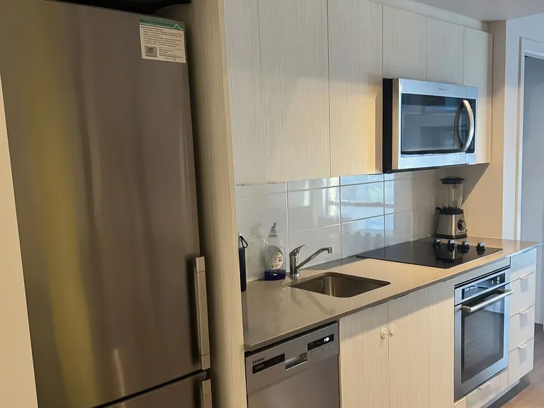 105 Champagne Ave S #1102 — Photo 3