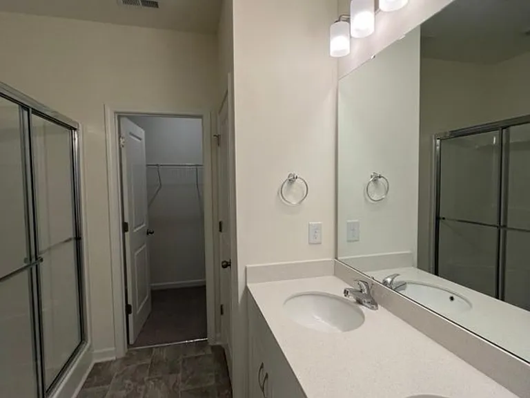1417 Creekfront Dr — Photo 10