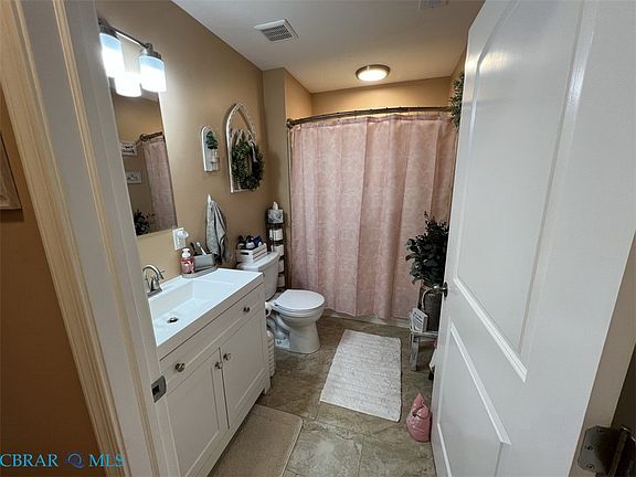 4th image of 653 Speirs Dr