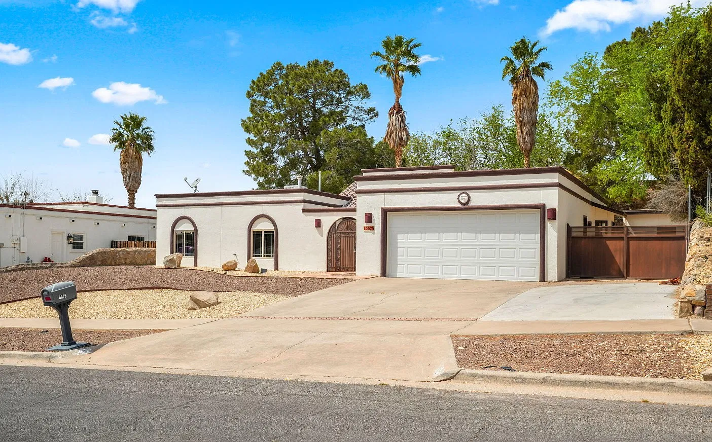6625 Tarascas Dr — Photo 2