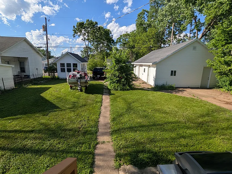 634 Niagara St — Photo 13