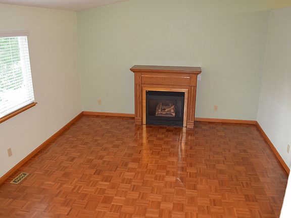 Front Rm - Formal Living Rm