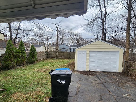 2nd image of 632 E Hudson Ave