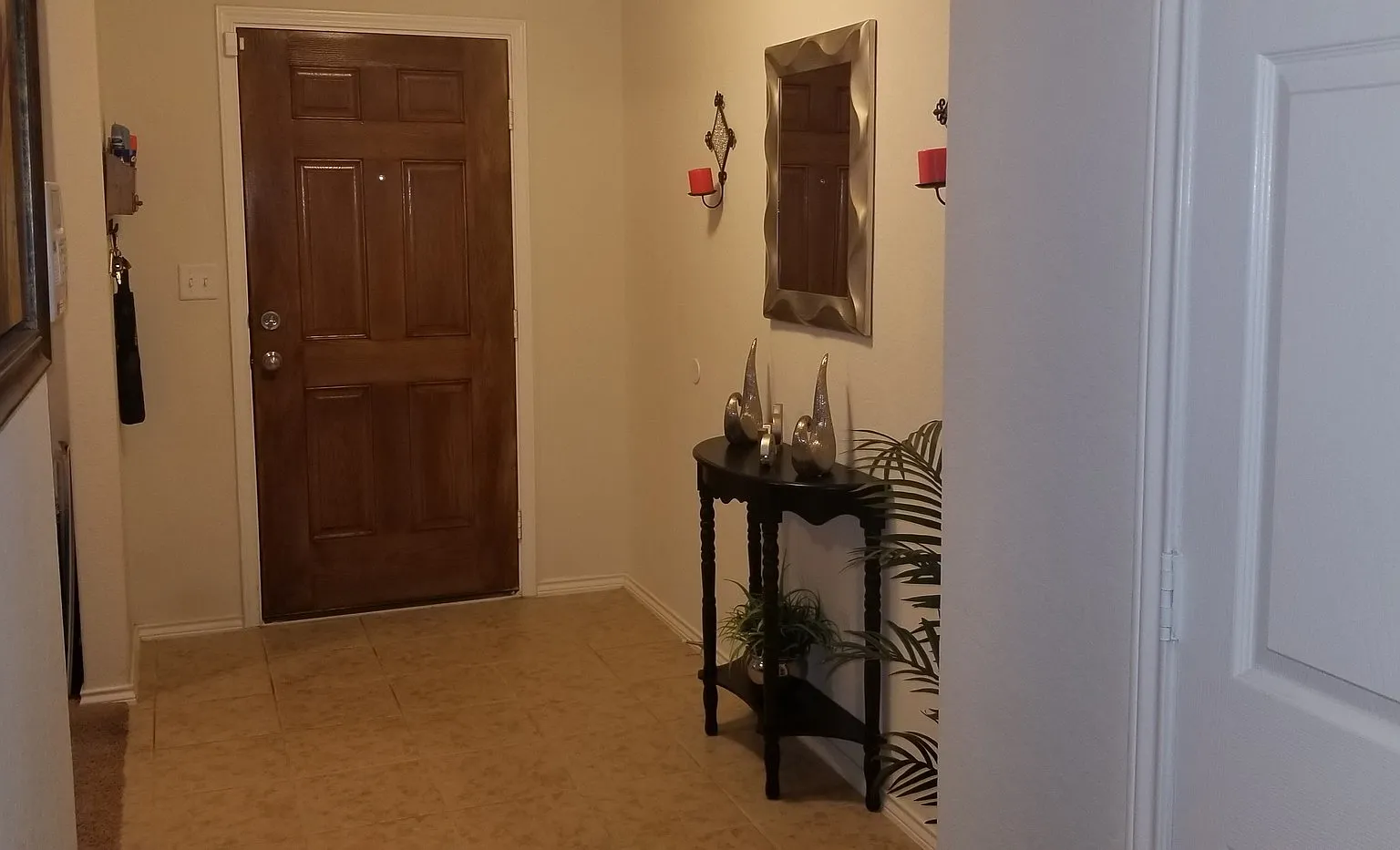 Kensington Ranch built in 2017 5 bedroom 2.5 bath. Bedroom on 1st floor. — Photo 4