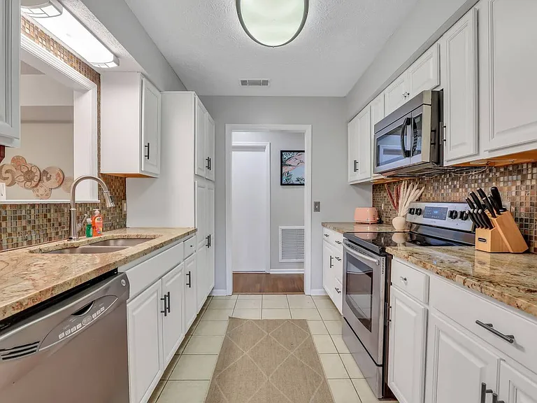 1131 Cobb Rd — Photo 9