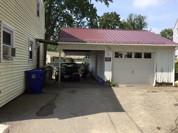 Garage/Car port