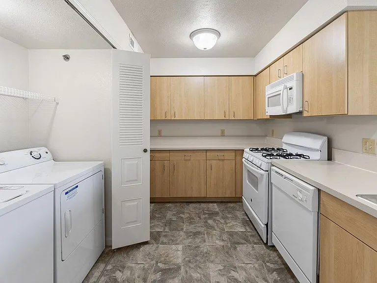 Hunters Pond Apartment Homes — Photo 13