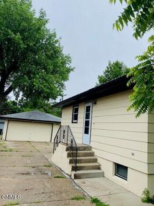 209 3rd Ave SW, Mandan, ND, 58554