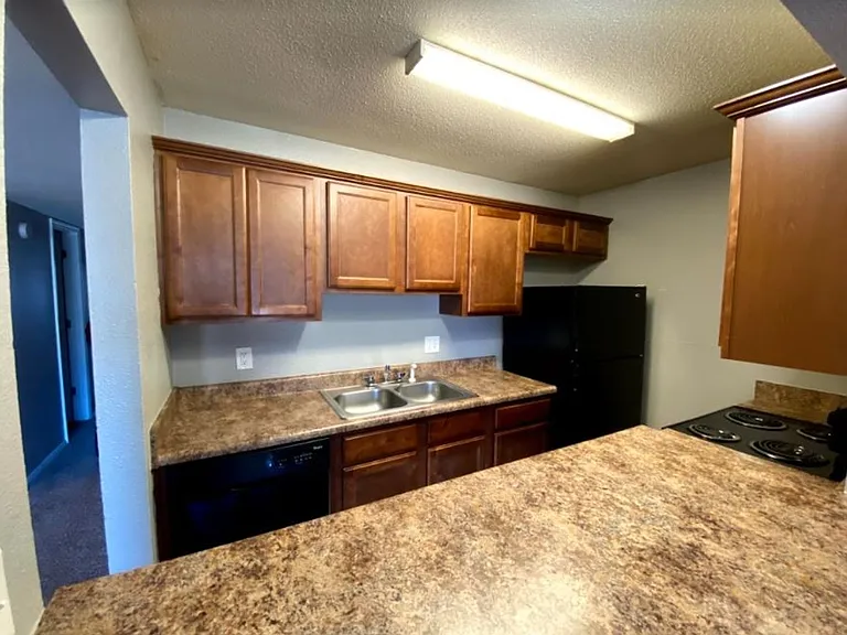 August Place Apartments — Photo 4