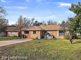 4011 Willow Oak St, Bryan, TX 77802