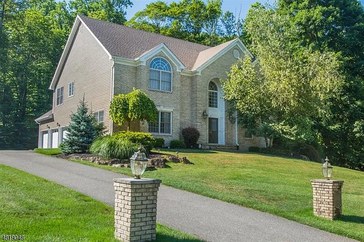 12 Rosewood Ln photo 1