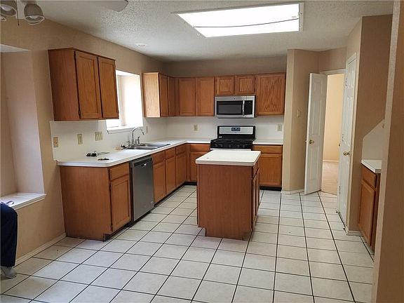 5th image of 1002 Braewick Ct