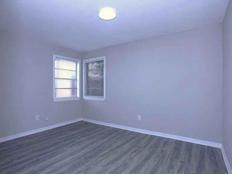 123 W 6th St #1 — Photo 5