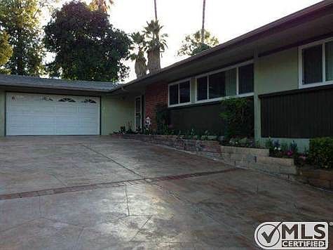 2nd image of 20247 Oxnard St