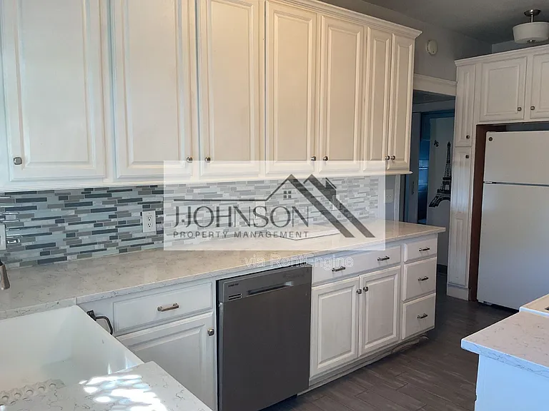 1143 Wall St — Photo 5