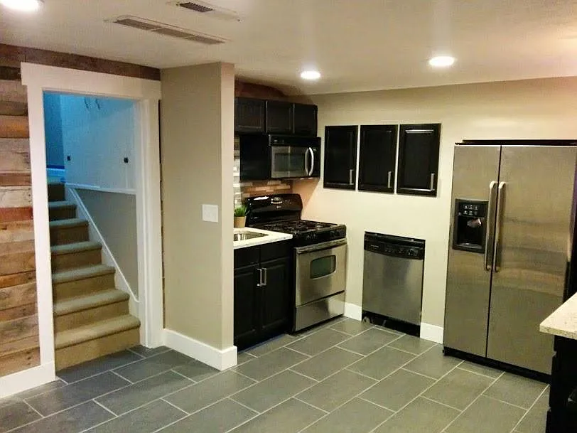 2263 S 1700 E — Photo 2