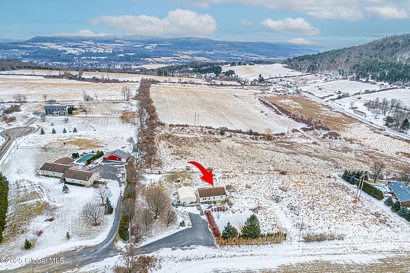 3rd image of 140 Sunny Knolls Lane