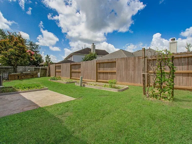 12026 Parkers Hideaway Dr — Photo 37