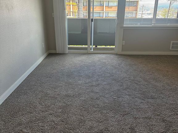 5th image of 325 Tacoma Ave S APT H