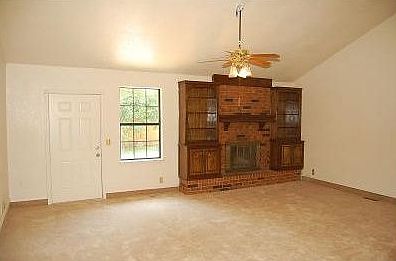 5th image of 1902 Oakcreek Dr