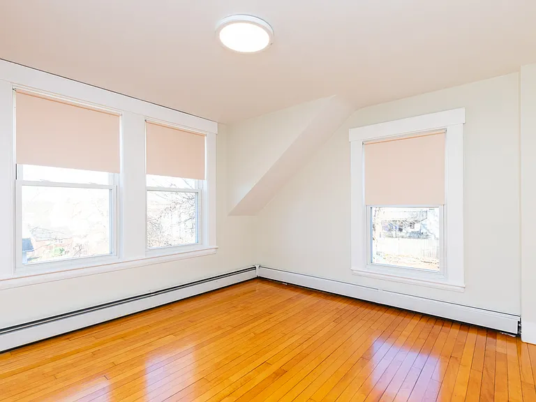22 Adams Ave — Photo 7