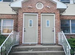 239 Elm Pl, Mineola, NY 11501