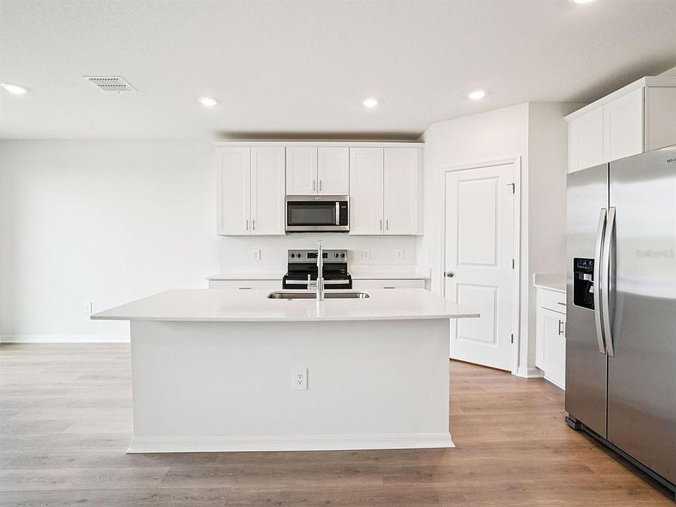 2nd image of 3328 Rocks Riv