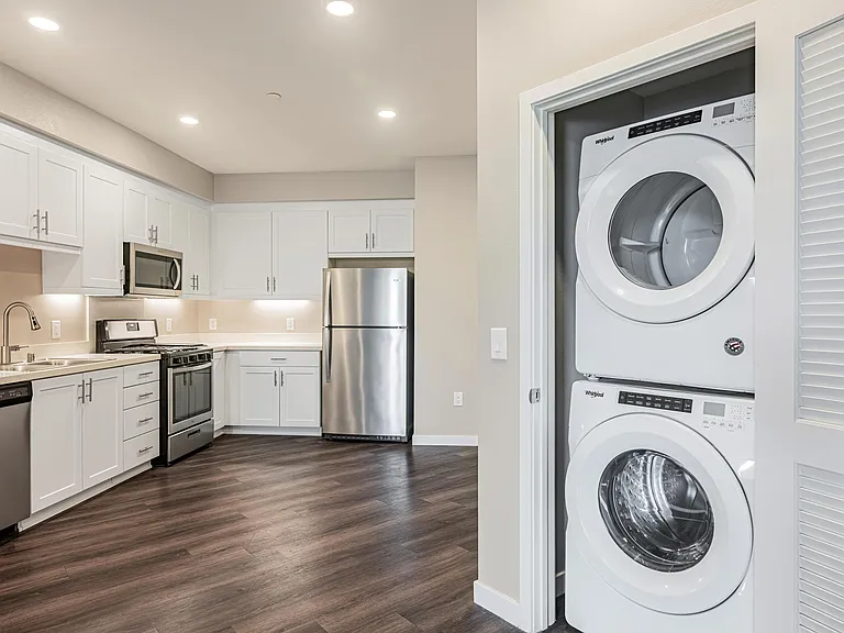Los Alamitos Luxury Apartments — Photo 78