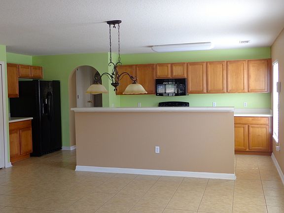 Kitchen w/Breakfast Area