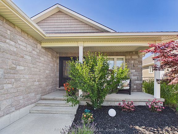 3rd image of 50 Lakefield Dr