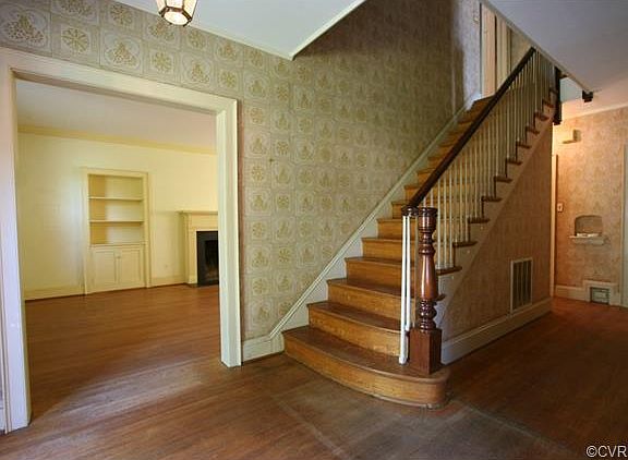 3rd image of 302 Oak Ln